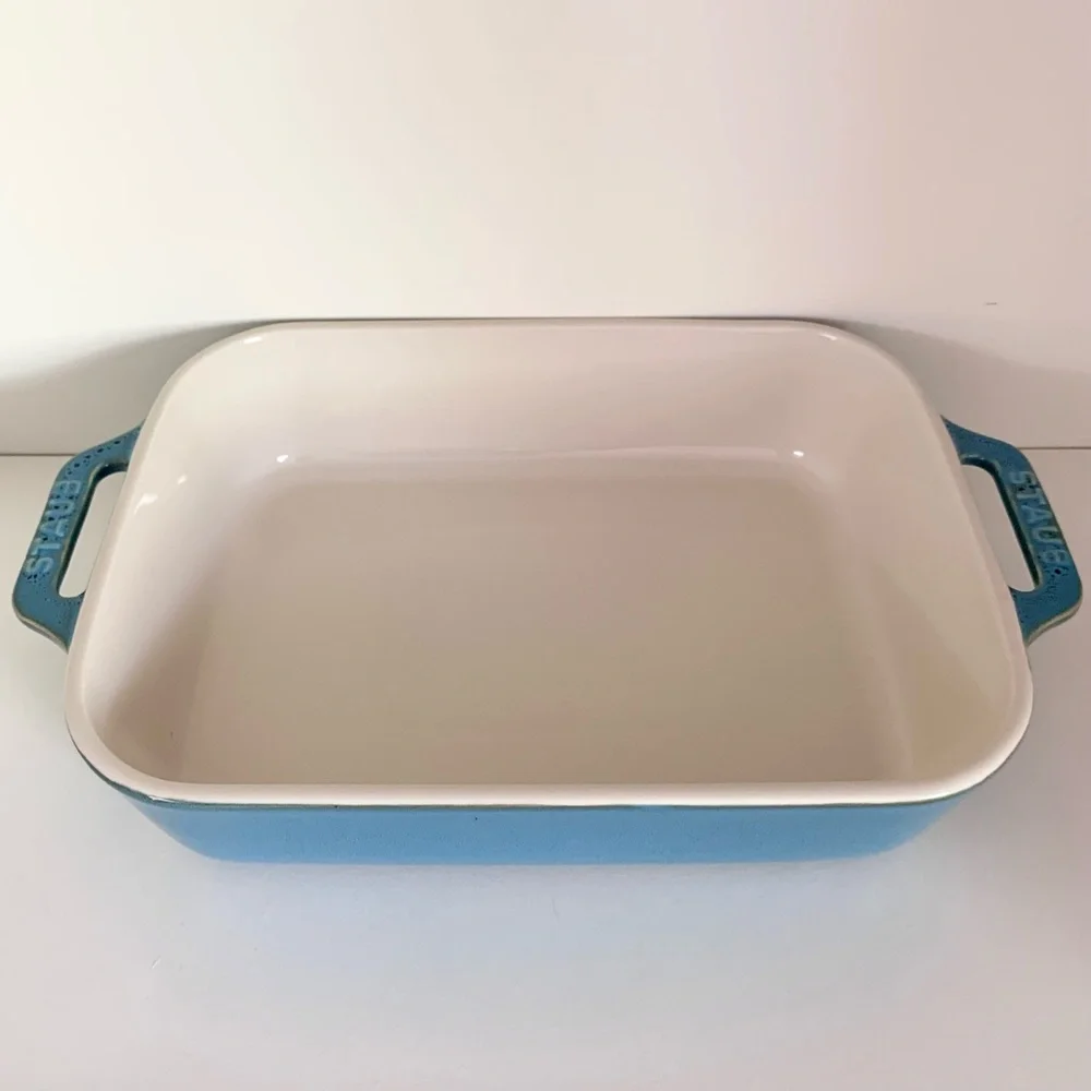 Hold NWOT Staub enameled baking dish - Picture 5 of 11